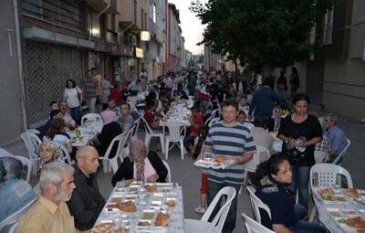SOKAK İFTARLARI DEVAM EDİYOR   